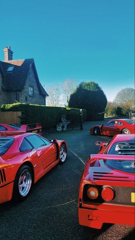 Retro Ferrari Wallpaper, Old Ferrari Aesthetic, Old Money Cars Wallpaper, Vintage Ferrari Wallpaper, Ferrari F40 Wallpaper Iphone, Old Ferrari Wallpaper, Old F1 Wallpaper, Ferrari 250 Gto Wallpaper, Ferrari F40 Aesthetic