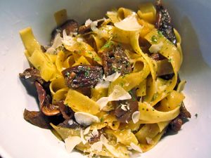 Pasta With White Wine, Impressive Meals, Light Pasta Recipes, Porcini Mushroom, Mushroom Sauce Recipe, Light Pasta, Dried Porcini Mushrooms, Porcini Mushrooms, Mushroom Pasta