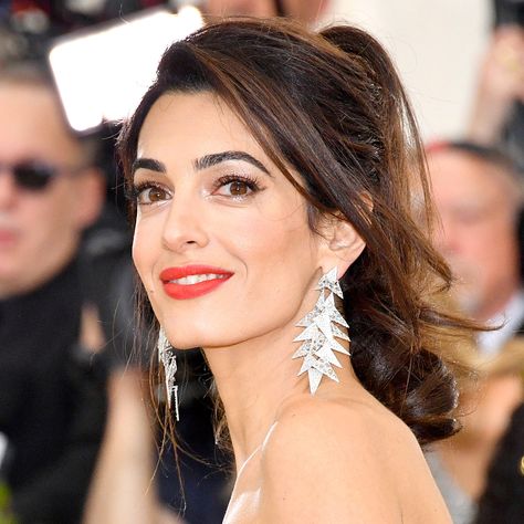 Met Gala 2018: The Best Hair and Makeup Looks of the Night Womens Hair Style, Gala Makeup, Night Out Hairstyles, Holiday Party Hair, Gala Night, Night Hairstyles, Womens Hair, Easy Hairstyles For Medium Hair, Amal Clooney