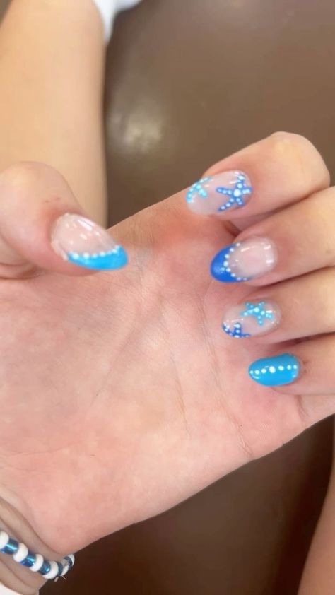 Cute Back To School Acrylic Nails, Simple Beach Nail Ideas, Easy Summer Acrylic Nails, Cute Nail Designs On Natural Nails, Vacation Nails Disney, Crazy Fun Nail Designs, Acrylic Nails Ideas Summer 2024, Short Almond Nail Inspo Summer, Summer Nails Easy Designs