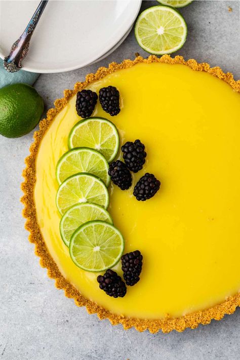 Blackberry Topping, Lime Dessert Recipes, Key Lime Tarts, Blackberry Sauce, Lime Curd, Kek Lapis, Lime Tart, Refreshing Desserts, Pudding Desserts