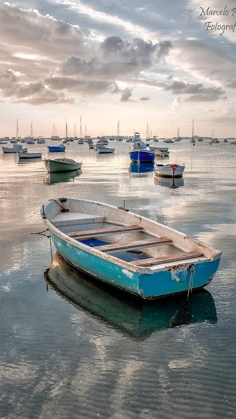 Boating Photos, Boat Photography, Small Fishing Boats, Row Boats, Old Boats, Study Photography, Boat Painting, Landscape Scenery, Row Boat