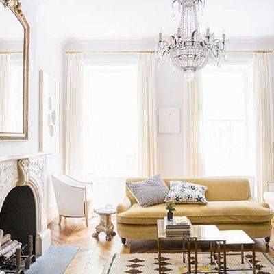 White & gold Modern Victorian Style, Parisian Art, Famous Interior Designers, Modern Victorian, Deco Decor, Sofa Colors, Minimalist Living, Boho Home, Minimalist Living Room