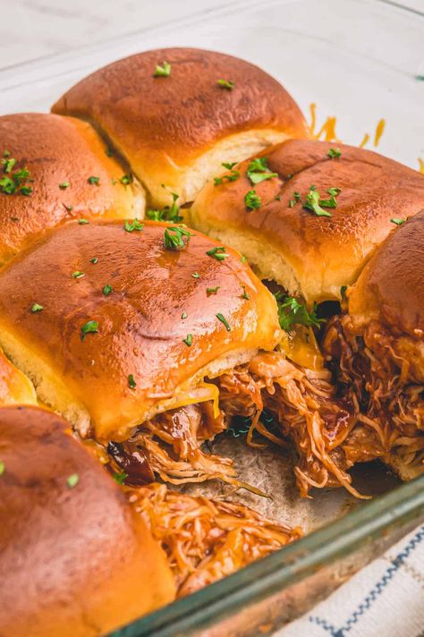 Slow Cooker Bbq Chicken Sliders, Easy Baked Sliders, Bbq Ranch Chicken Sliders, Pulled Barbecue Chicken Sandwiches, Easy Bbq Chicken Sliders, Rotisserie Bbq Chicken Sandwiches, Slow Cooker Chicken Sliders Recipes, Pulled Chicken Sliders Recipes, Sliders For Christmas Party