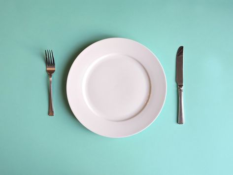 Should I Try Mindful Eating? Here's What to Know | Time Mindless Eating, Empty Plate, Intermittent Fasting Diet, Better Food Choices, 2 Week Diet, Lose 5 Pounds, Counting Calories, Fasting Diet, How To Eat Less