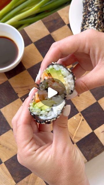 Victoria Minell on Instagram: "CRISPY SUSHI RICE PAPER ROLL 🔥" Nori Sushi, Rice Salmon, Sushi Co, Rice Paper Recipes, Salmon Cucumber, Kewpie Mayo, Sushi Recipes Homemade, Sushi Roll Recipes, Easy Sushi