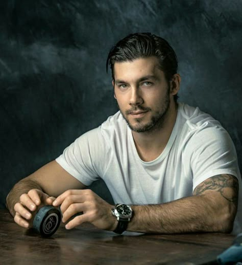 Have you ever just looked at someone and thought "yep, they need a kitten bath"!!!  This handsome boy does for sure!! Hockey Family, Kris Letang, Hockey Rules, Hot Hockey Players, Pittsburgh Sports, Pittsburgh Penguins Hockey, Penguins Hockey, Hockey Life, Nhl Players