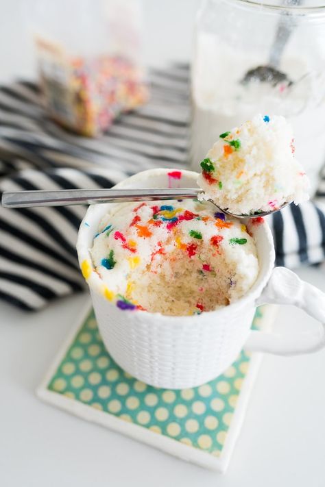 Mug Cake From Cake Mix Microwave, Cake Mix Mug Cake Microwave Easy, Box Cake Mug Cake Microwave, Mug Cake With Box Cake, Cake Mix In A Cup Microwave, Cake Mix Microwave Mug Cake, Mug Cakes From Cake Mixes, Cake In A Mug Microwave With Box Cake, Mug Cake Box Mix Recipe