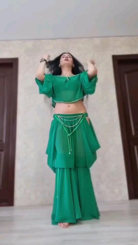 Belly Dancing Outfit, Dancing Clothing, Arab Dance, Belly Dancing Tutorials, Belly Dance Style Long Skirt For Party, Arabic Clothing Women Dance Costumes, Belly Dance Beginner, Arabic Belly Dancing, Dubai Belly Dance