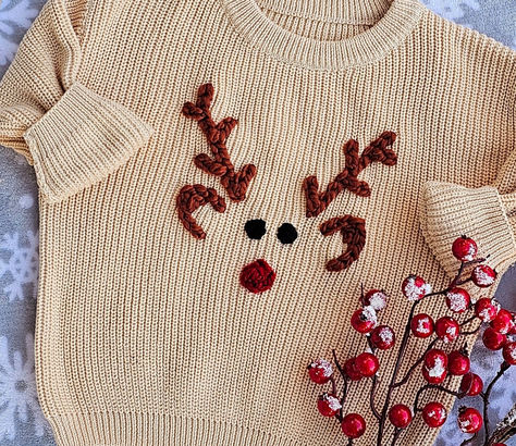 Embroidery Christmas Sweater, Cute Winter Sweater With Letter Embroidery, Casual Christmas Sweater With Embroidery, Embroyed Christmas Sweaters, Embroidered Sweaters Kids, Embroidery Sweater Diy, Christmas Sweatshirt Ideas, Kids Christmas Sweaters, Christmas Hand Embroidery