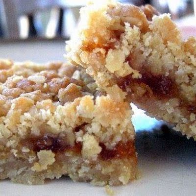 Pioneer Womans apricot bars. Perfect for lunchbox snack or gasp.. breakfast. Delicious and simple. Apricot Bars Recipe, Apricot Bars, Apricot Recipes, Sweet Potato Spinach, Sweet Bar, Potatoe Casserole Recipes, Bars Recipe, Eat Dessert, Cookie Desserts