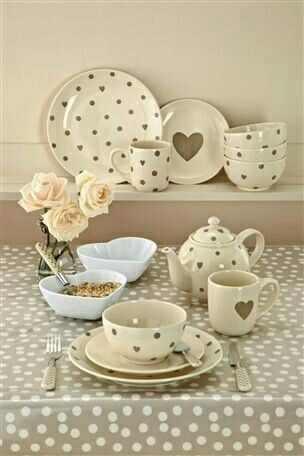 Polka Dot Dishes, Pink Kitchen, Cute Kitchen, Deco Table, Dinner Sets, Kitchen Items, Decoration Table, San Valentino, The Table