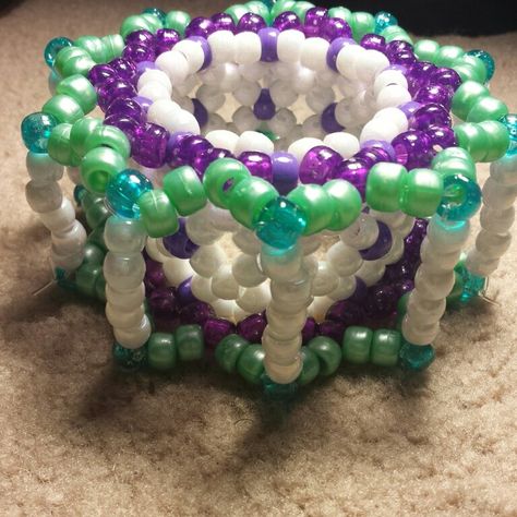 Kandi Rotating Cuff, Emo Kandi, Kandi Cuff Ideas, 3d Cuff Kandi, Sanrio Kandi Cuff, Carousel Cuff Kandi, Mandala Kandi Cuff, Rave Kandi Ideas, Kandi Inspiration