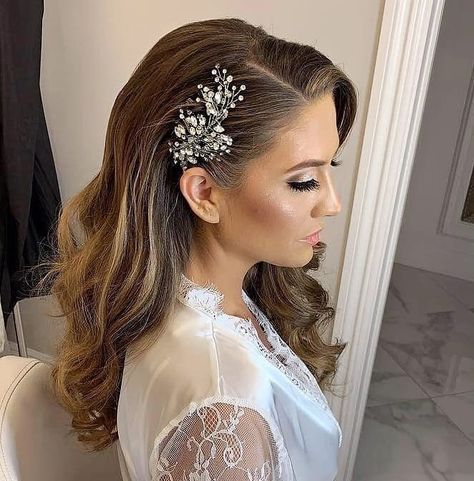 Bridal Hair Down, Wedding Hair Side, Crystal Comb, Bridal Styles, Wedding Hairstyles Bride, Lovely Bride, Crystal Hair Comb, Braut Make-up, Bridal Hair Clip