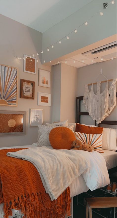 Small Dorm Room Ideas Layout Double, Dorm Room Decor Diy, Collage Dorm Room, Dorm Room Aesthetic, Dorm Room Ideas For Girls, Room Ideas For Girls, Dorm Room Layouts, Cozy Dorm, College Dorm Room Inspiration