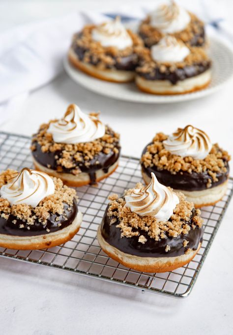 S'Mores Doughnuts with Chocolate Glaze - Bakes by Brown Sugar Graham Cracker Crumble, Donut Flavors, Seasonal Baking, Homemade Donuts, Swiss Meringue, Doughnut Recipe, Delicious Donuts, Baked Donuts, Chocolate Glaze