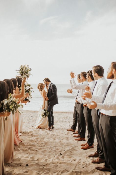 32 Seaside Photos That Will Convince You to Have a Beach Wedding Large Wedding Party Photos, Wedding Pictures Bridal Party, Beach Wedding Pictures, Large Bridal Party, Large Wedding Party, Beach Wedding Party, Party Poses, Wedding Party Poses, Wedding Party Photography