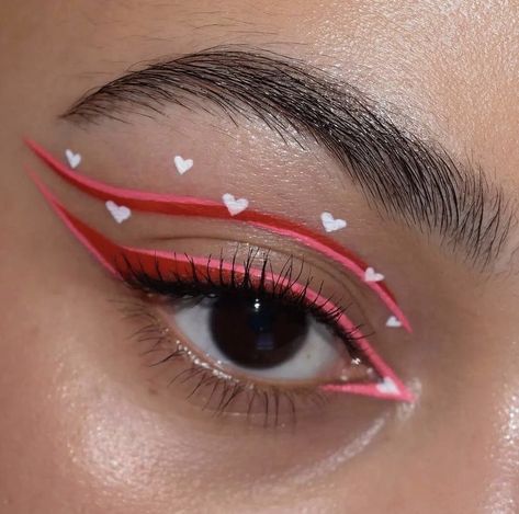 Valentines Day Eye Makeup, Eyeliner Rosa, Eyeliner Graphic, Day Eye Makeup, Cute Eye Makeup, Graphic Makeup, Graphic Eyeliner, Valentines Day Makeup, Eye Makeup Pictures