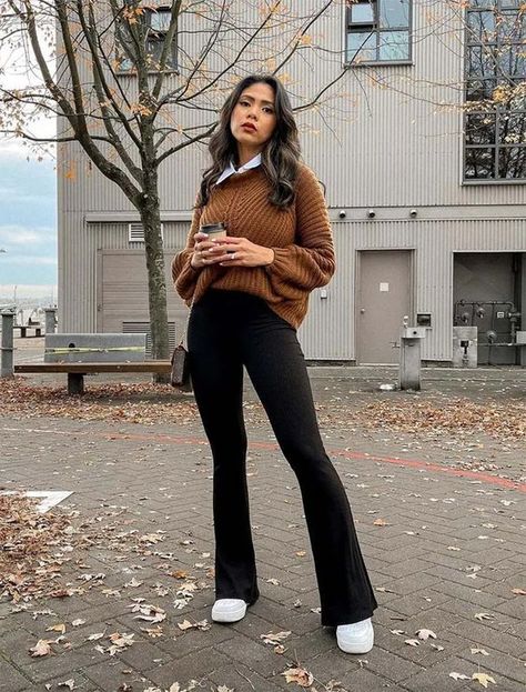 Flare Jeans Outfit Winter, Flared Jeans Outfit Fall, Knit Pants Outfit, Flare Outfits, Black Flare Leggings, Flare Outfit, Outfits Leggins, Black Flared Leggings, Flare Jeans Outfit