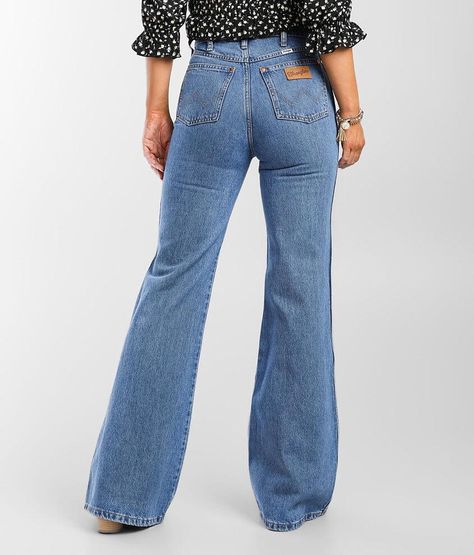 Wrangler High Rise Flare Jeans, Jeans Wrangler Women, Wrangler Wanderer Jeans, Women’s Wrangler Jeans, Wrangler Flare Jeans, Wrangler Jeans Aesthetic, Wrangler Jeans Women's Outfit, Flare Jeans Western, Flare Pants Outfits