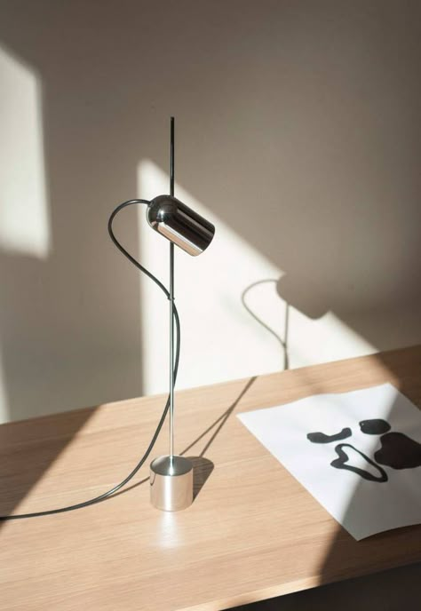 Industrial Lighting Design, Bedside Reading Lamps, Small Desk Lamp, Desk Lamp Design, Barcelona Design, Modern Desk Lamp, Black Lamp, Mini Table Lamps, Work Lamp