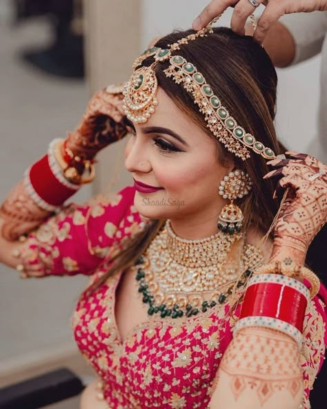 31 Unique Mathapatti Designs That Are Going Viral on Instagram | ShaadiSaga शादी की तस्वीरें, Bridal Chura, Bridal Photography Poses, Indian Bridal Photos, Perhiasan India, Indian Bride Outfits, Bridal Lehenga Collection, Indian Bridal Jewelry Sets, Bridal Outfit