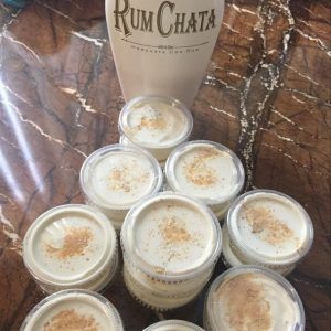 Cheesecake Pudding Shots, Rumchata Cheesecake, Rumchata Pudding Shots, Alcohol Desserts, Pudding Shot Recipes, Rumchata Recipes, Jello Pudding Shots, Cake Pudding, Hey Bartender