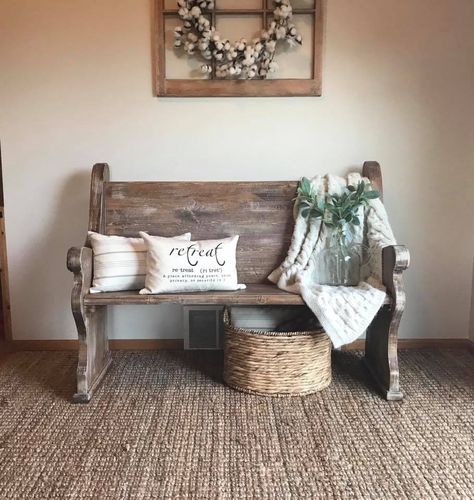 Beautiful handmade pew bench Decorating Entryway Bench, Pew Entryway, Church Pew Entryway, Bench Foyer, Barndo Ideas, Church Pew Bench, Ingangs Decor, Antique Ideas, Vintage Aesthetic Room