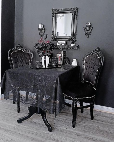 Goth Kitchen Ideas, Goth Dining Room, Gothic Dining Room, Gothic Table, Goth Kitchen, Goth Houses, Goth Home, Goth Home Decor, Gothic Decor