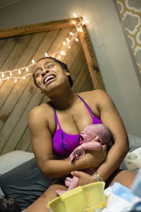 29 Gorgeous Photos That Celebrate The Many Ways Women Become Moms | HuffPost Childbirth Photos, Kickass Women, Love Mama, Doula Services, Birth Photos, Birth Photographer, Home Birth, Birth Photography, Ideas Family