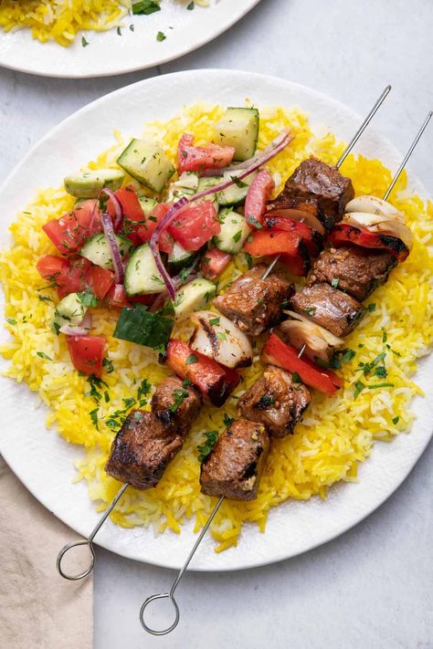 Beef Grilling Ideas For Dinner, Mediterranean Steak Kabobs, Beef Summer Recipes, Halal Meals, Grilled Beef Kabobs, Marinated Steak Kabobs, Grilled Steak Kabobs, Easy Grill, Beef Kabob Recipes