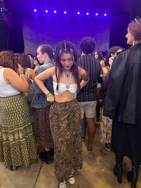 Crane Wives Concert Outfit, Outfits For Hozier Concert, Innings Festival Outfit, Fob Concert Outfit, Concert Outfit Noah Kahan, Hozier Tour Outfit, What To Wear To A Hozier Concert, Noah Kahan Concert Fit, Boho Music Festival Outfit