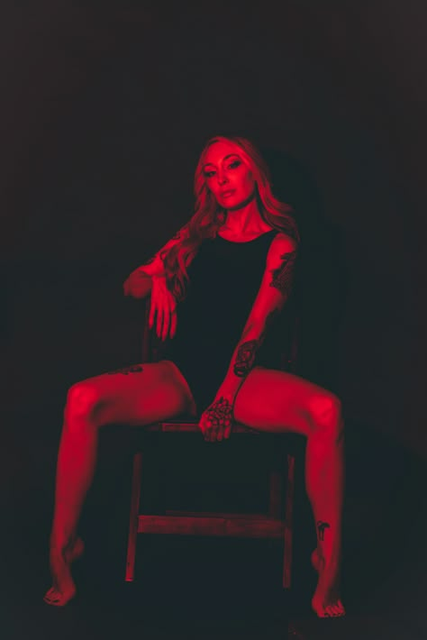 Blonde woman with tattoos in red and black photograph with black bodysuit. Boudoir posing with high contrast. Gel Photography, Neon Photoshoot, Boudiour Poses, Headshots Portraits, Bouidor Photography, Beautiful Photoshoot Ideas, Photography Posing Guide, Photography Poses Women, High Contrast