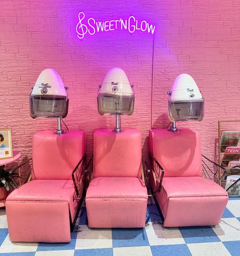 Always a fan of that sweet stuff @sweetnlow 💕 📍 @twahotel 🗺️ @jfkairport | Terminal 5 Pink Hair Salon Aesthetic, Pink Hair Salon Decor, Pink Salon Aesthetic, Pink Hair Salon, Pink Beauty Salon, Pink Hair Dryer, Saloon Decor, Pink Salon, Dream Salon