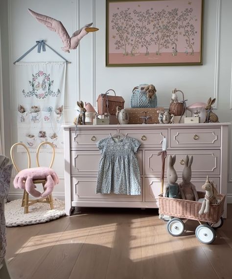 Whimsical Toddler Girl Room, Vintage Toddler Girl Room, Vintage Princess Room, Vintage Toddler Rooms, Pink Toddler Rooms, Whimsical Kids Room, Vintage Girls Rooms, Vintage Kids Room, Pink Girl Room