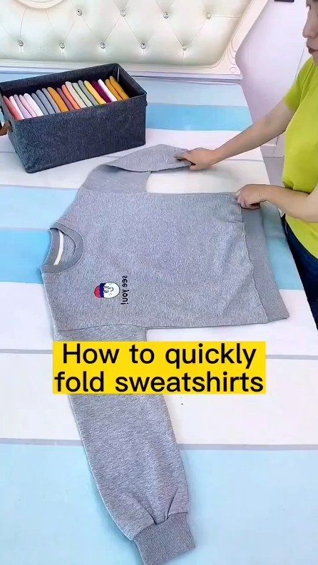 Follow @thefoldinghacks for more content like this! How to quickly fold sweatshirt #foldingclothes #organize #storagehacks #folding… | Instagram Shirt Folding Trick, Laundry Diy, Clothes Life Hacks, Folding Tips, How To Fold Pants, T Shirt Folding, Folding Hacks, Folding Fitted Sheets, Easy Diy Clothes