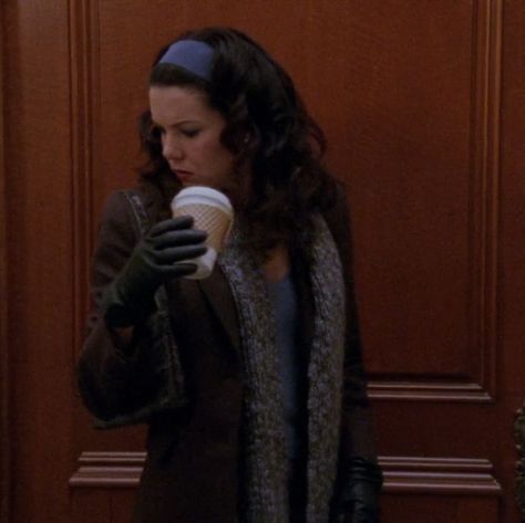 Lorelai Gilmore Style, Gilmore Girls Fashion, Lorelei Gilmore, Gilmore Girls Outfits, Lauren Graham, Lorelai Gilmore, I Love Cinema, Zoe Kravitz, Jane Birkin