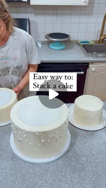 How To Make A Stacked Cake, Stacking Cakes Tutorial, How To Stack Store Bought Cake, How To Stack Two Tier Cake, How To Stack A Wedding Cake, How To Stack A 3 Tier Cake, Stacking Wedding Cakes, Cake Dowel Placement, How To Stack Cakes Tiers