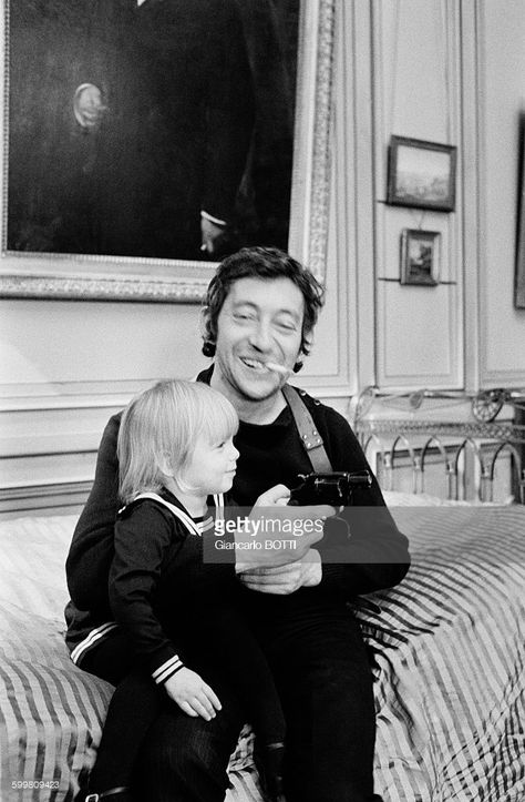 Serge Gainsbourg with Kate Barry in France, circa 1970 . French Pop, French Pop Music, Kate Barry, Alice Catherine, John Barry, Isabelle Adjani, Charlotte Gainsbourg, Serge Gainsbourg, Jodie Foster