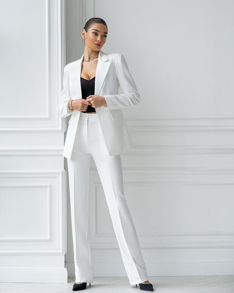 White Single-Breasted Suit 2-Piece – ELAGIA White Pants And Blazer Outfit, Black And White Suit Women, White Suit Outfit, White Coats, White Pantsuit, White Slacks, Black And White Suit, Suit Jumpsuit, 2024 Outfits