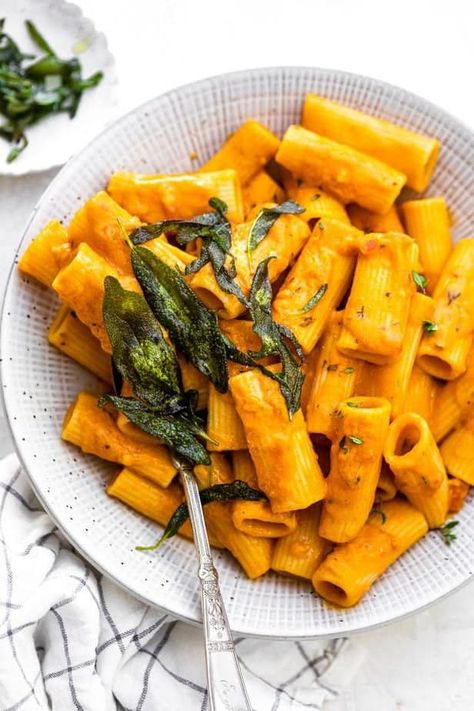 Vegan Pumpkin Pasta - Feel Good Foodie Pumpkin Recipes Easy Dinner, Pumpkin Rigatoni, Pumpkin Recipes Savory, Crispy Pasta, Vegan Pumpkin Pasta, Recipes With Vegetable Broth, Pumpkin Pasta Recipe, Easy Pasta Dinner Recipes, Pumpkin Recipes Dinner