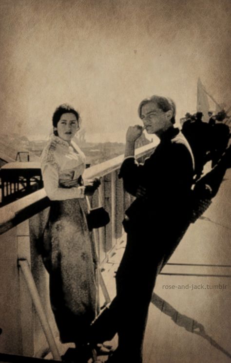 Woah!!!! I am transported to 1912 in this picture!!!! I love it!!!!! Titanic Behind The Scenes, Leonardo Dicaprio And Kate Winslet, Titanic Kate Winslet, Aesthetic Items, Titanic 1997, Leo And Kate, Photographie Indie, Jack Rose, Leonardo Dicaprio 90s