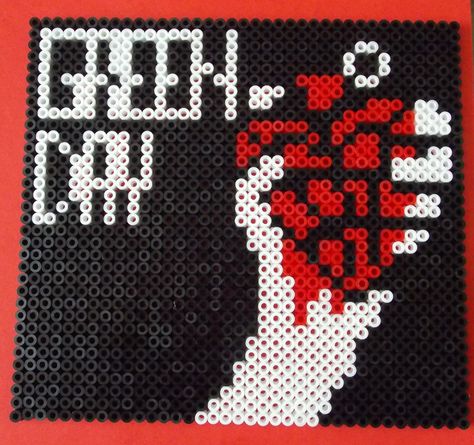 Green Day - American Idiot, hama bead. Green Day Perler Beads, Green Day Logo, Alt Crafts, Diy Kandi, Hamma Beads, Diy Perler Bead Crafts, Hama Bead, Diy Perler Beads, Bead Ideas