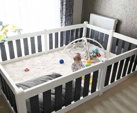 Playpen Ideas, Toddler Playpen, Baby Play Area, Baby Play Areas, Playpen Baby, Baby Playroom, Play Pen, Baby Playpen, Diy Bebe