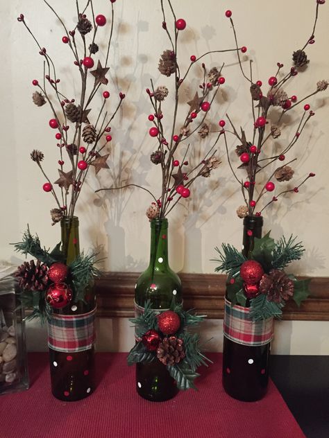 Christmas Wine Decorations, Decorated Wine Bottles For Christmas, Wine Bottle Centerpieces For Christmas, Ribbon On Wine Bottle, Decorating Wine Bottles For Christmas, Wine Bottle Christmas Centerpieces, Wine Bottle Christmas Craft, Christmas Tree Wine Bottle, Diy Wine Bottle Christmas Decor