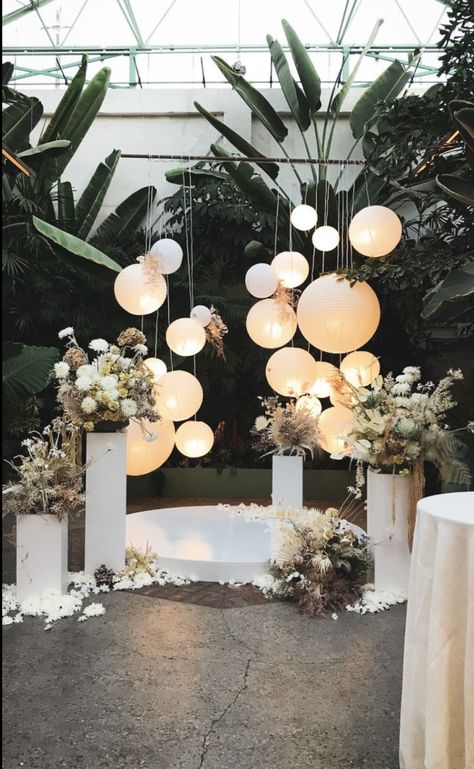 Event Decor Ideas, Lantern Lighting, Paper Lanterns Wedding, Lantern Decor Wedding, Majlis Perkahwinan, Corporate Event Design, Dream Wedding Decorations, Ethereal Wedding, Wedding Lanterns