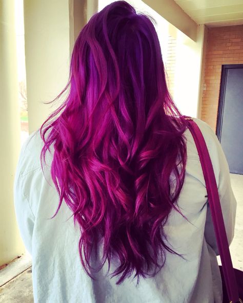 Pink and purple hair Fuschia Hair, Pink And Purple Hair, Magenta Hair, Violet Hair, Beautiful Hair Color, Hair Color Purple, Hair Color Highlights, Trendy Hair Color, Pastel Hair