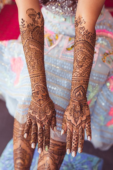 Mehndi For Bride Hands, Weddings Mehndi Designs, Bridal Mendhi Designs Hands, Mendhi Designs Wedding Brides, Mehndi Design Wedding, Indian Bridal Henna Designs, Mehendi Designs For South Indian Bride, Mehendi Wedding Design, Punjabi Bridal Mehndi Designs