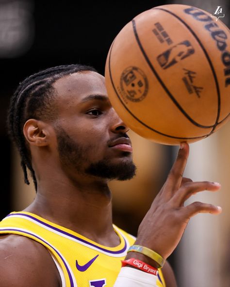 Los Angeles Lakers | First day on the job ✔️ | Instagram Bronny James Jr, Method Man Redman, Lebron James Jr, Bronny James, Gym Art, Method Man, Gym Guys, Basketball Photography, J Black