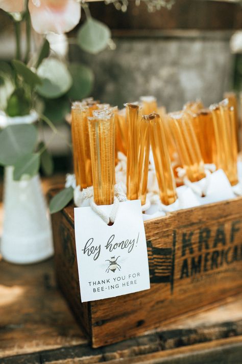 "Hey honey! Thank you for bee-ing here." Baby shower favors for a "What Will It Bee?" gender neutral theme. #favors #babyshower #babyshowertheme #babyshowerideas #partyinspiration #partyideas #partyfavors Fiesta Shower, Honey Bee Baby Shower, Bee Birthday Party, Boy Baby Shower Ideas, Bee Baby Shower Theme, Honey Sticks, Bumble Bee Baby Shower, Bee Party, Baby Swag